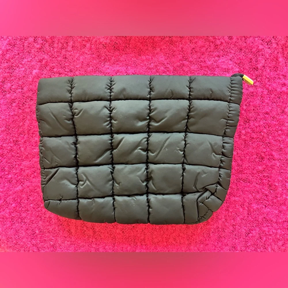 Black puffer pouch New